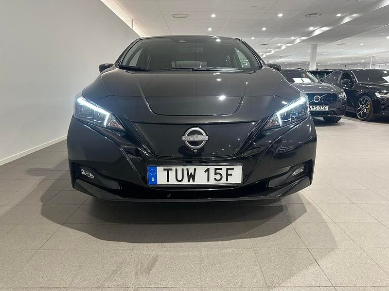 Begagnad Nissan Leaf N-Connecta 111 kW (151 HK) 2023 Svart Halvkombi