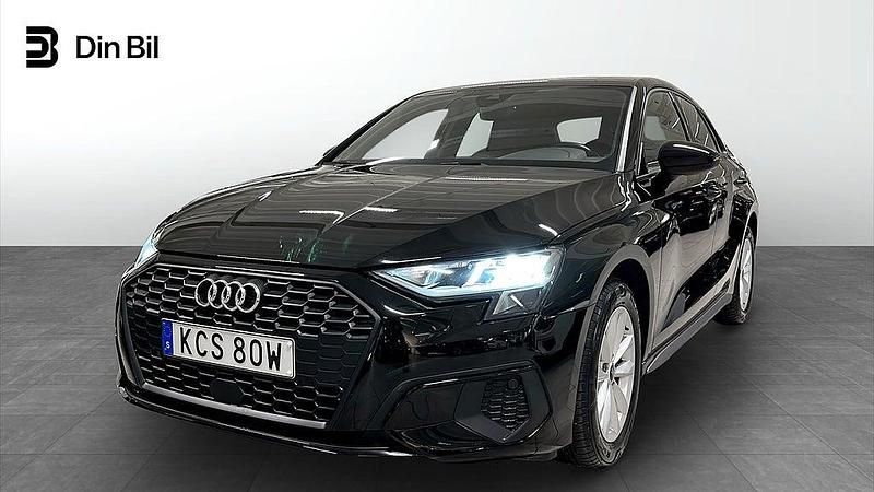 Svart Begagnad 2023 Audi A3 Sportback Proline Halvkombi | 244 000 kr (Marknadspris) - Bild 1/4