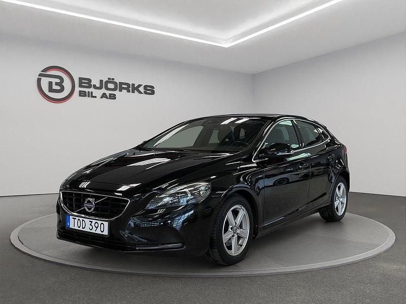 Svart Begagnad 2014 Volvo V40 Momentum Kombi | 154 500 kr (Marknadspris) - Bild 1/4