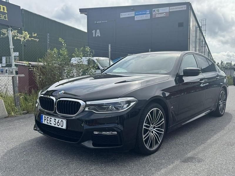 Begagnad 2018 BMW 530 iPerformance Sedan | 210 000 kr - Bild 1/4