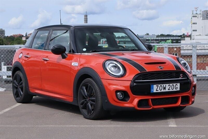 Orange Begagnad 2020 Mini John Cooper Works Halvkombi | 229 000 kr (Marknadspris) - Bild 1/4