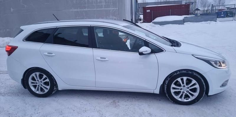 Begagnad Kia Ceed Sportswagon 128 HK (94 kW) 2013 Kombi
