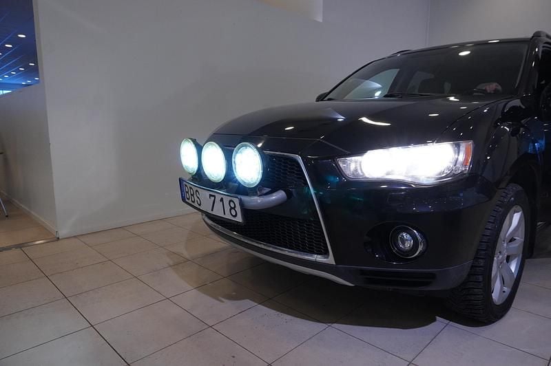 Begagnad Mitsubishi Outlander Edition 156 HK (114 kW) 2011 Svart SUV