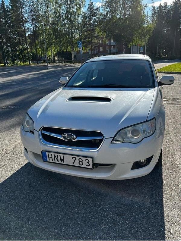 Vit Begagnad 2008 Subaru Legacy Kombi | 19 000 kr (Marknadspris) - Bild 1/4