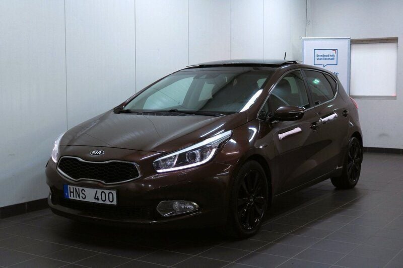 Brun Begagnad 2014 Kia Ceed Halvkombi | 124 900 kr (Lite dyr) - Bild 1/4
