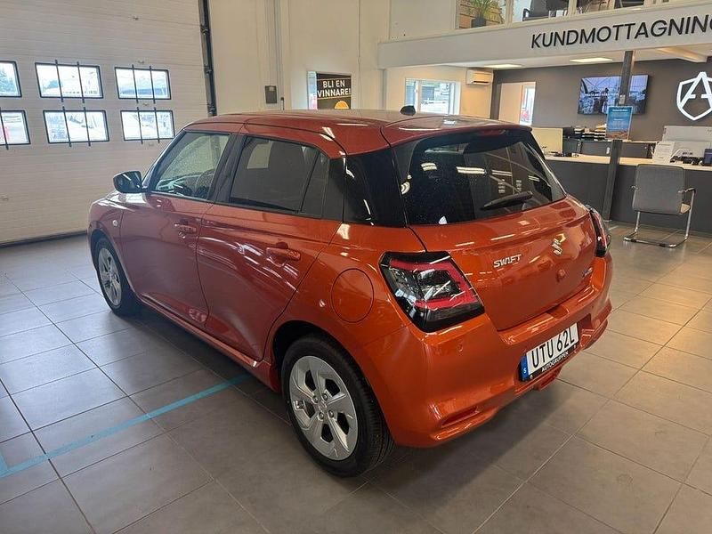 Begagnad Suzuki Swift 83 HK (61 kW) 2024 Orange Halvkombi