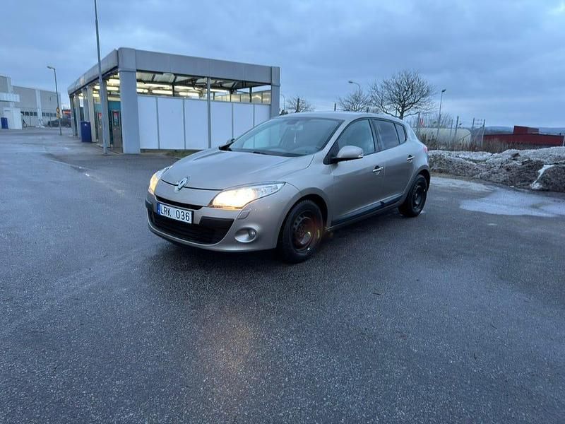 Begagnad 2011 Renault Mégane III | 33 000 kr (Marknadspris) - Bild 1/4
