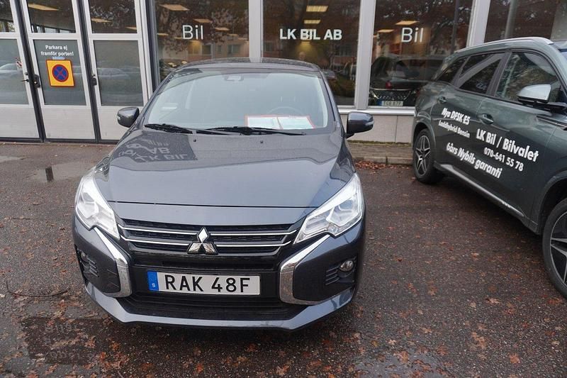 Grå Begagnad 2023 Mitsubishi Space Star Halvkombi | 175 000 kr (Dyr) - Bild 1/4