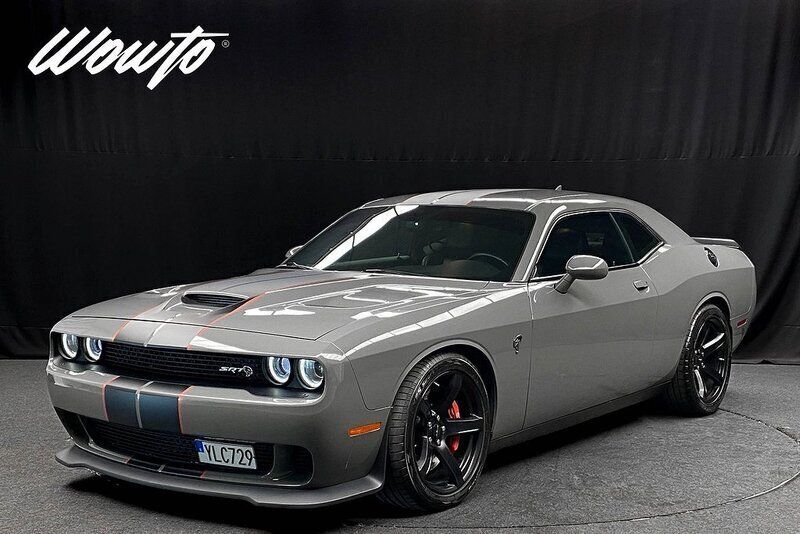 Grå Begagnad 2018 Dodge Challenger Sportkupé | 719 800 kr (Dyr) - Bild 1/3
