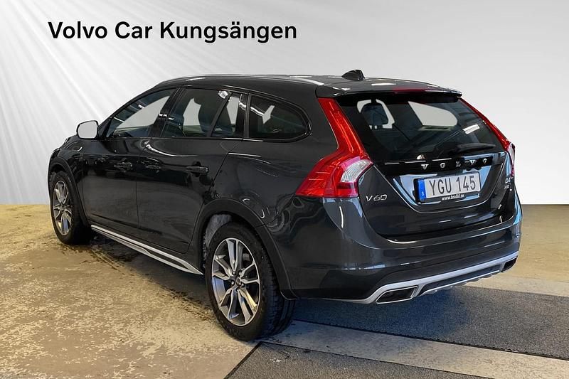 Begagnad Volvo V60 CC Summum 192 HK (141 kW) 2016 Grå Kombi