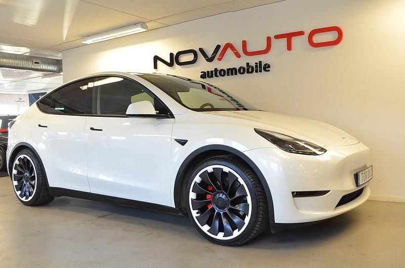 Pearl white Begagnad 2022 Tesla Model Y Performance SUV | 399 000 kr (Marknadspris) - Bild 1/4