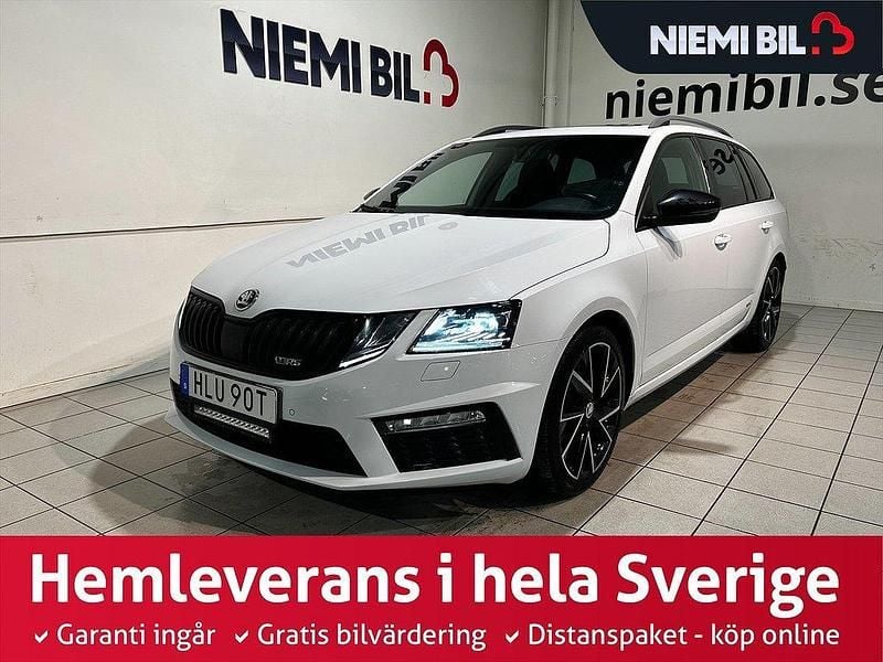 Vit Begagnad 2019 Skoda Octavia RS Kombi | 244 900 kr (Marknadspris) - Bild 1/3