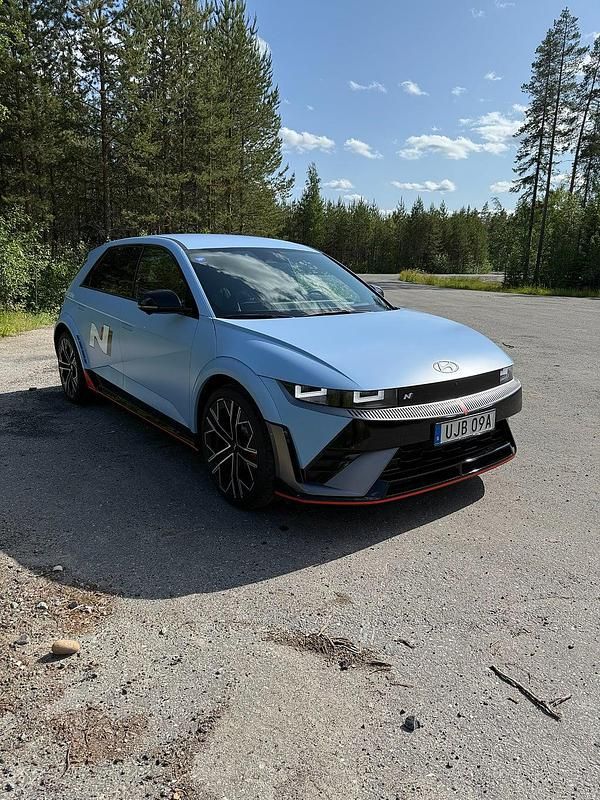 Begagnad Hyundai Ioniq 5 478 kW (650 HK) 2024 Blå SUV