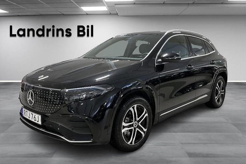 Svart Begagnad 2025 Mercedes EQA300 AMG line SUV | 489 900 kr (Marknadspris) - Bild 1/4