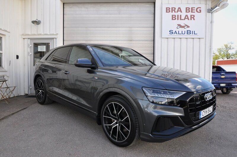Grå Begagnad 2020 Audi Q8 S-Line SUV | 619 000 kr (Bra pris) - Bild 1/4