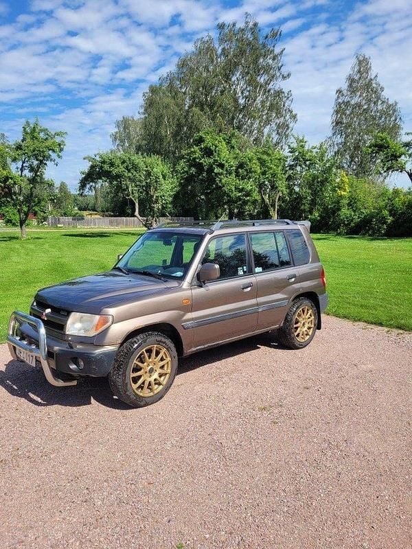 Brun Begagnad 2001 Mitsubishi Pajero SUV | 40 000 kr - Bild 1/3