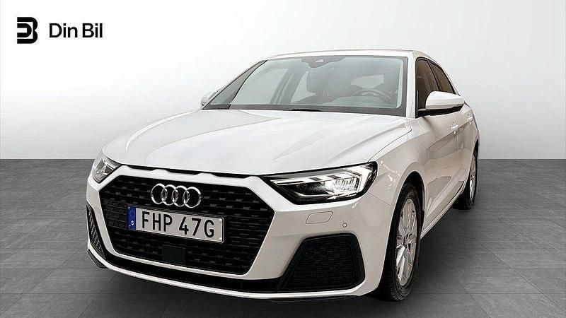 Cortinavit Begagnad 2021 Audi A1 Sportback Proline Halvkombi | 204 000 kr (Marknadspris) - Bild 1/4