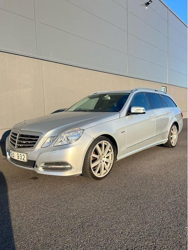 Silver Begagnad 2012 Mercedes E250 Kombi | 90 000 kr (Marknadspris) - Bild 1/4