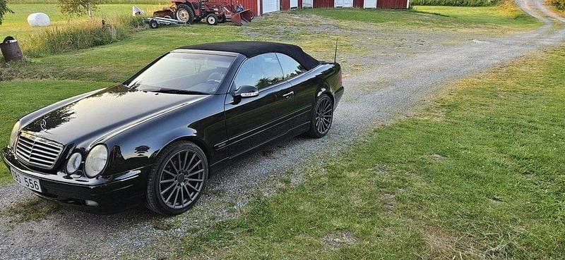 Svart Begagnad 2000 Mercedes CLK320 Elegance Cab | 73 000 kr (Bra pris) - Bild 1/4