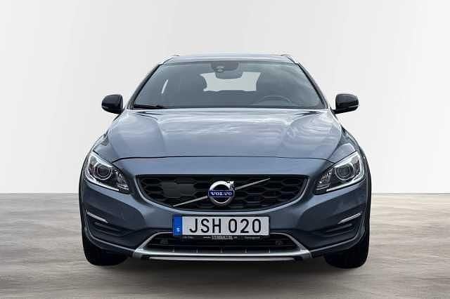 Blå Begagnad 2018 Volvo V60 CC Kombi | 219 500 kr (Superpris) - Bild 1/4
