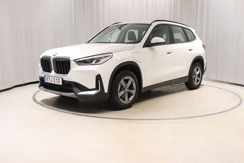 Vit Begagnad 2023 BMW X1 SUV | 439 900 kr - Bild 1/4