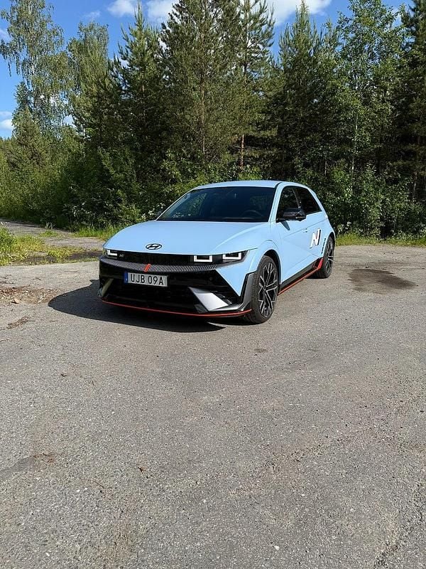 Begagnad Hyundai Ioniq 5 478 kW (650 HK) 2024 Blå SUV