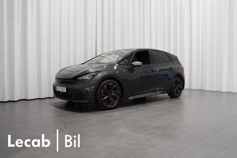 Mörkgrå (quasar grey metallic) Begagnad 2023 Cupra Born e-Boost Halvkombi | 289 500 kr (Marknadspris) - Bild 1/4