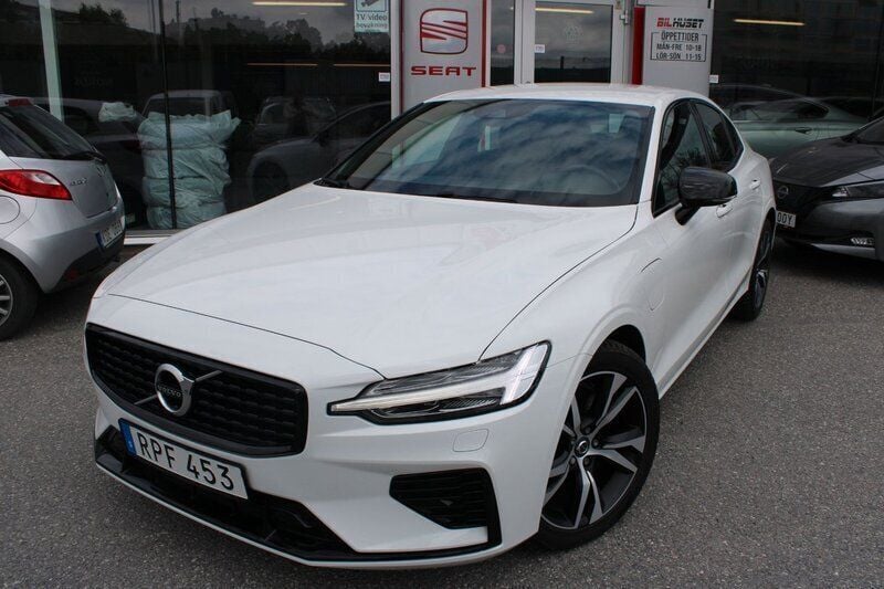 Vit Begagnad 2021 Volvo S60 R-Design Sedan | 389 900 kr (Bra pris) - Bild 1/4