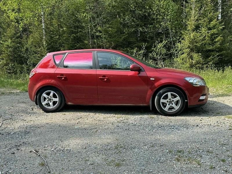 Begagnad 2010 Kia Ceed Halvkombi | 29 900 kr (Bra pris) - Bild 1/4
