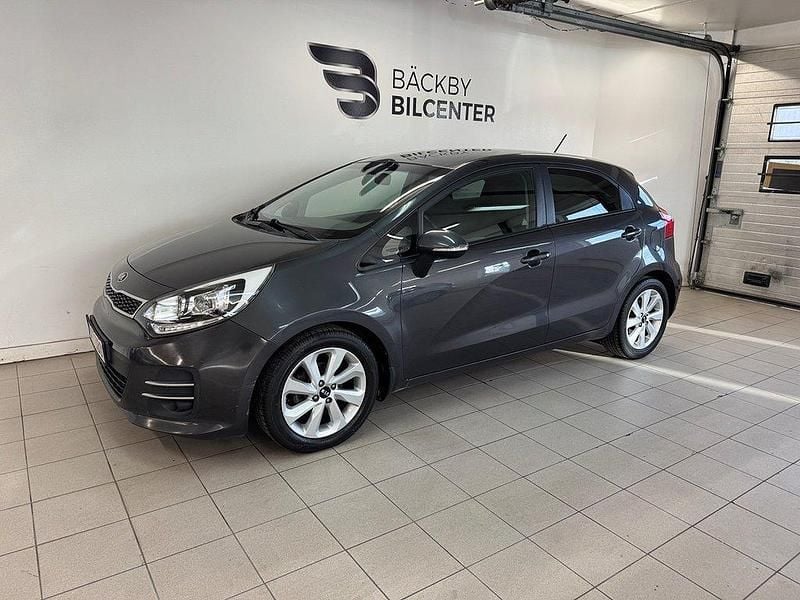 Grå Begagnad 2014 Kia Rio Halvkombi | 84 000 kr (Marknadspris) - Bild 1/4