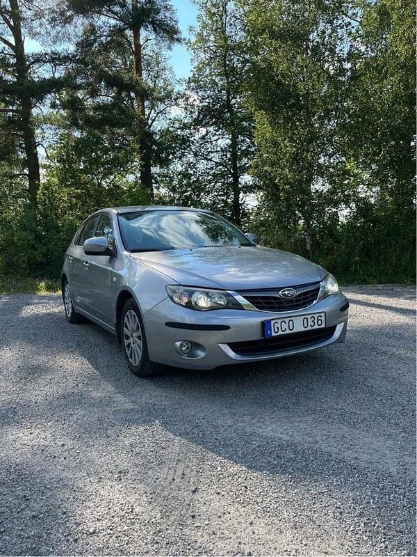 Silver Begagnad 2008 Subaru Impreza Halvkombi | 58 000 kr (Marknadspris) - Bild 1/4