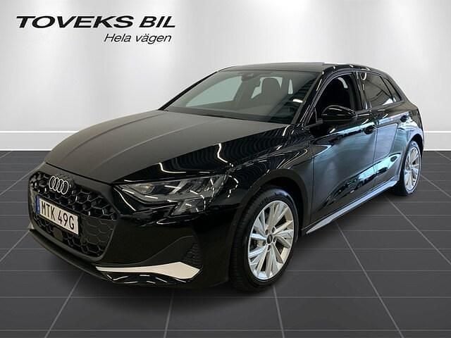 Brilliantsvart Begagnad 2024 Audi A3 Advanced Plus | 329 900 kr (Dyr) - Bild 1/4