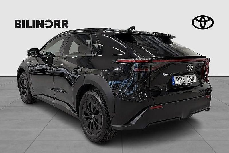 Begagnad Toyota bZ4X Style 2023 Svart SUV