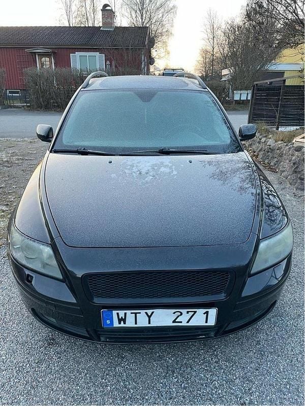 Svart Begagnad 2005 Volvo V50 Kombi | 19 500 kr (Bra pris) - Bild 1/4