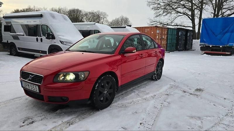 Begagnad 2004 Volvo S40 Sedan | 34 000 kr (Marknadspris) - Bild 1/4