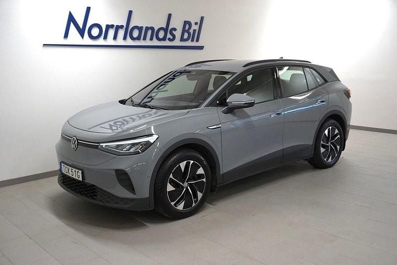 Grå (moonstone grey) Begagnad 2023 VW ID.4 Pro Performance SUV | 344 900 kr (Marknadspris) - Bild 1/4