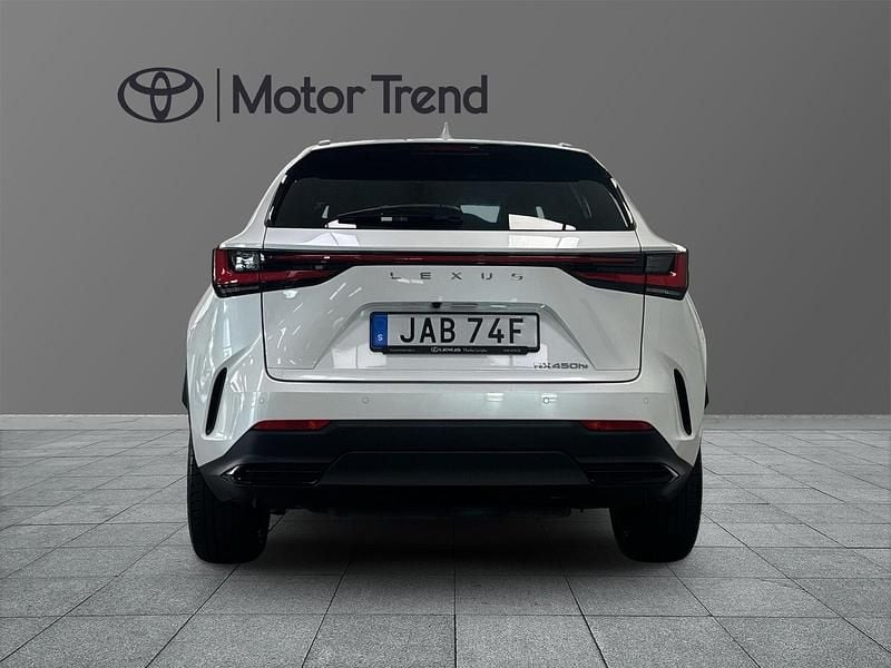 Vit Begagnad 2022 Lexus NX450h+ SUV | 549 900 kr (Lite dyr) - Bild 1/1