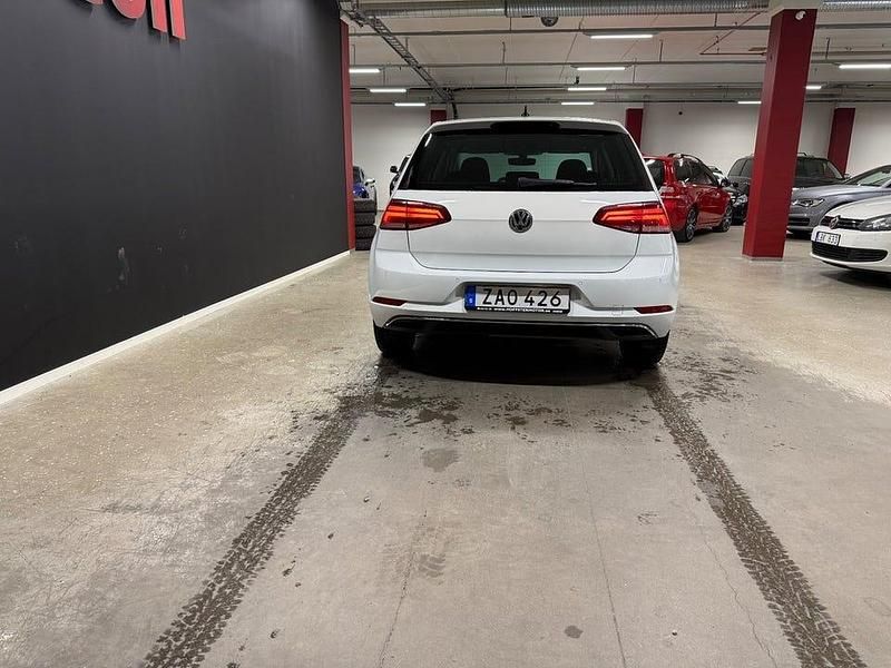 Begagnad VW Golf VII 116 HK (85 kW) 2017 Vit Halvkombi