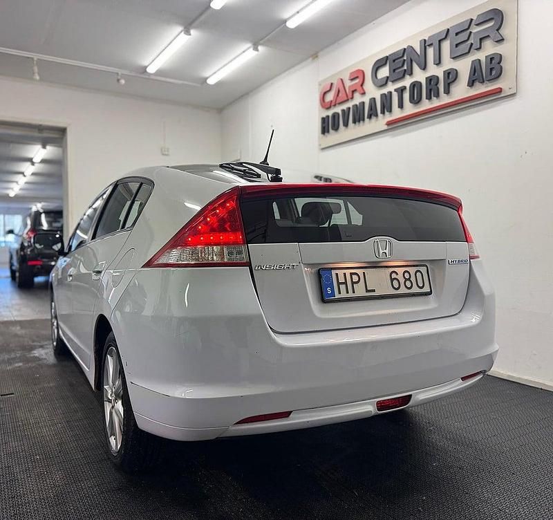 Begagnad Honda Insight 102 HK (75 kW) 2010 Vit Halvkombi