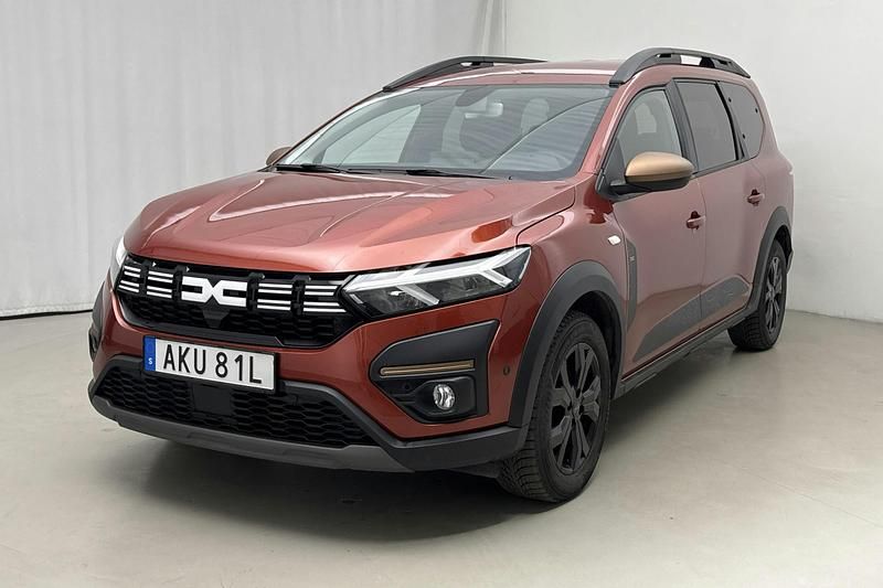 Brun Begagnad 2024 Dacia Jogger Adventure Minibuss | 179 000 kr - Bild 1/4