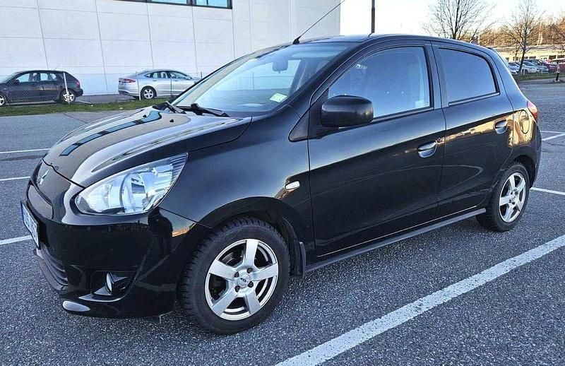 Svart Begagnad 2013 Mitsubishi Space Star Halvkombi | 49 000 kr (Bra pris) - Bild 1/4