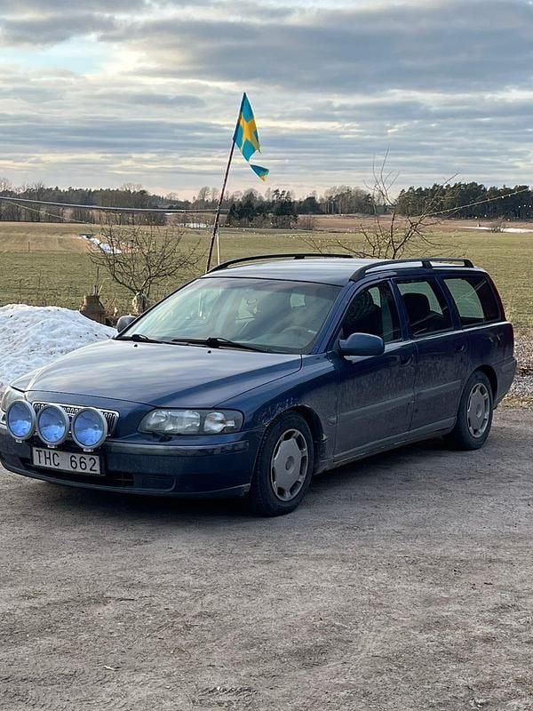Begagnad 2002 Volvo V70 Kombi | 12 000 kr (Marknadspris) - Bild 1/4