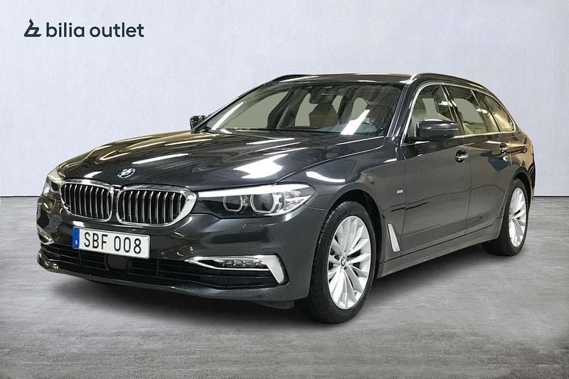 Grå Begagnad 2017 BMW 520 Luxury Line Kombi | 259 900 kr (Marknadspris) - Bild 1/3