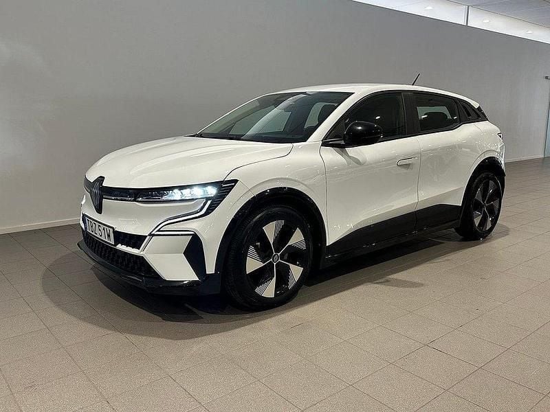 Vit Begagnad 2023 Renault Mégane Equilibre Halvkombi | 239 900 kr (Superpris) - Bild 1/4