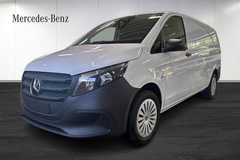 Vit Ny 2025 Mercedes Vito Minibuss | 586 250 kr (Bra pris) - Bild 1/4