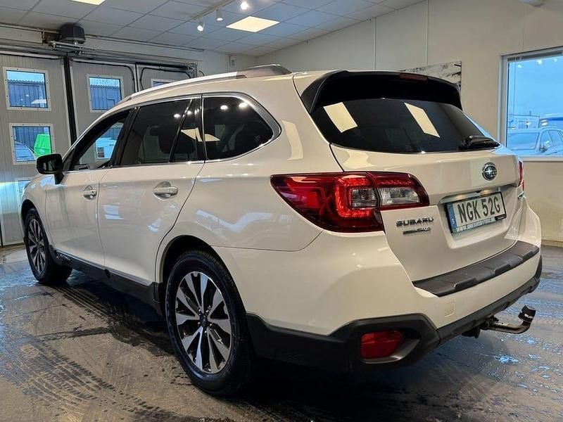 Begagnad Subaru Outback 175 HK (128 kW) 2019 Vit Kombi