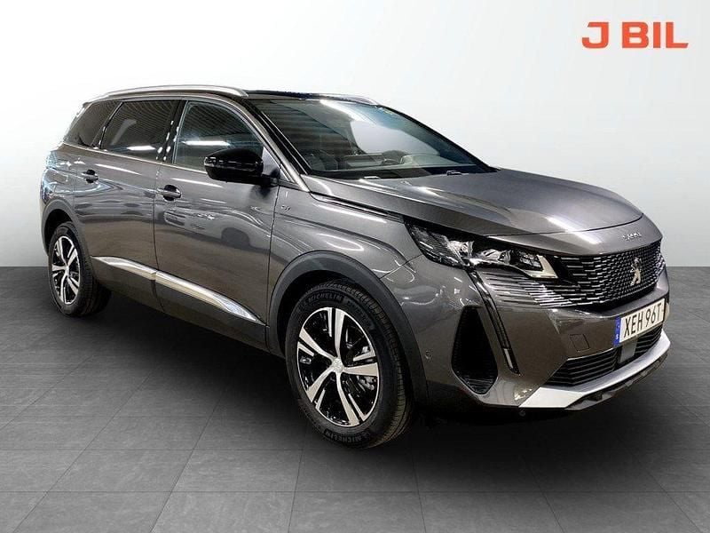 Grå Begagnad 2024 Peugeot 5008 GTi Minibuss | 339 900 kr (Marknadspris) - Bild 1/4