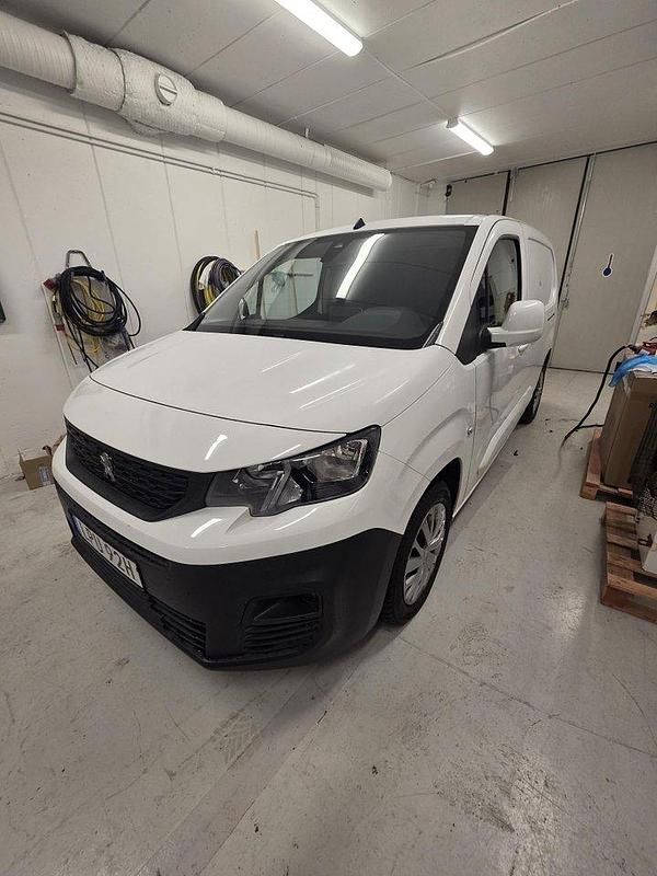 Vit Begagnad 2020 Peugeot Partner Van | 178 000 kr (Marknadspris) - Bild 1/3