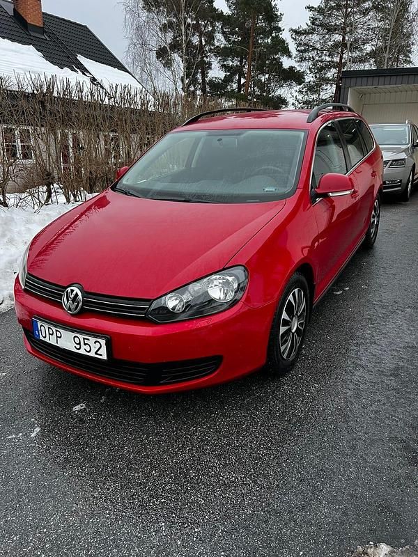 Begagnad 2010 VW Golf VI Halvkombi | 48 000 kr (Marknadspris) - Bild 1/4