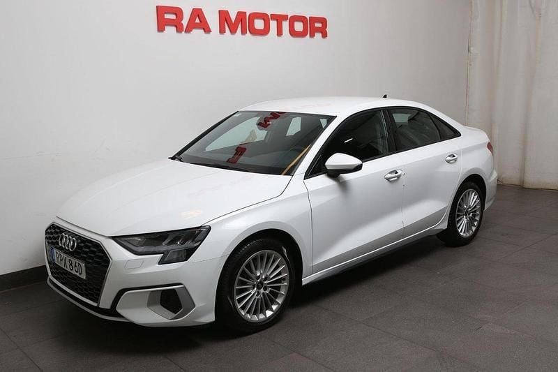 Vit Begagnad 2021 Audi A3 Advanced Sedan | 254 800 kr (Marknadspris) - Bild 1/3